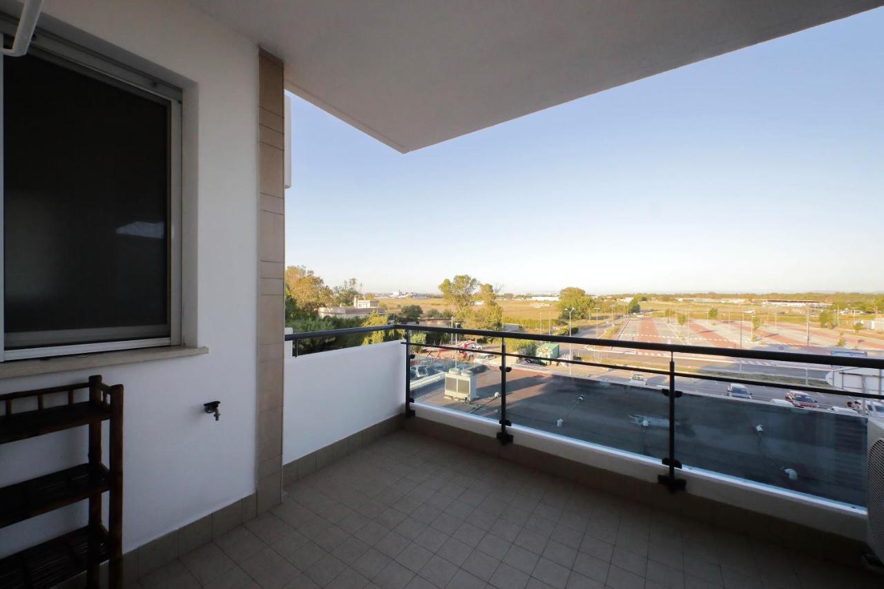 Bilocale Con Vista Sull'Aeroporto - Comodo Per Il Viaggio Fiumicino Bagian luar foto