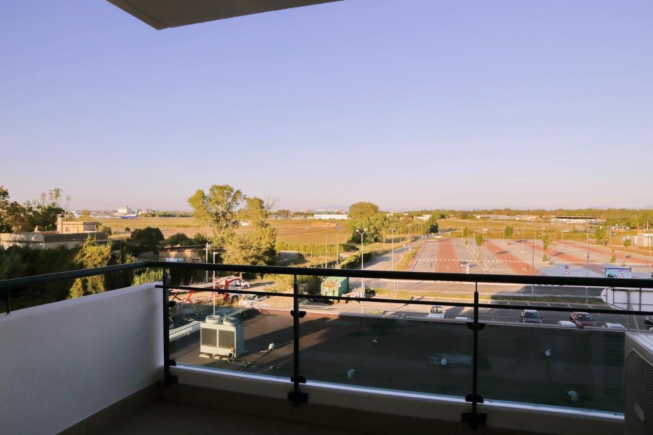 Bilocale Con Vista Sull'Aeroporto - Comodo Per Il Viaggio Fiumicino Bagian luar foto