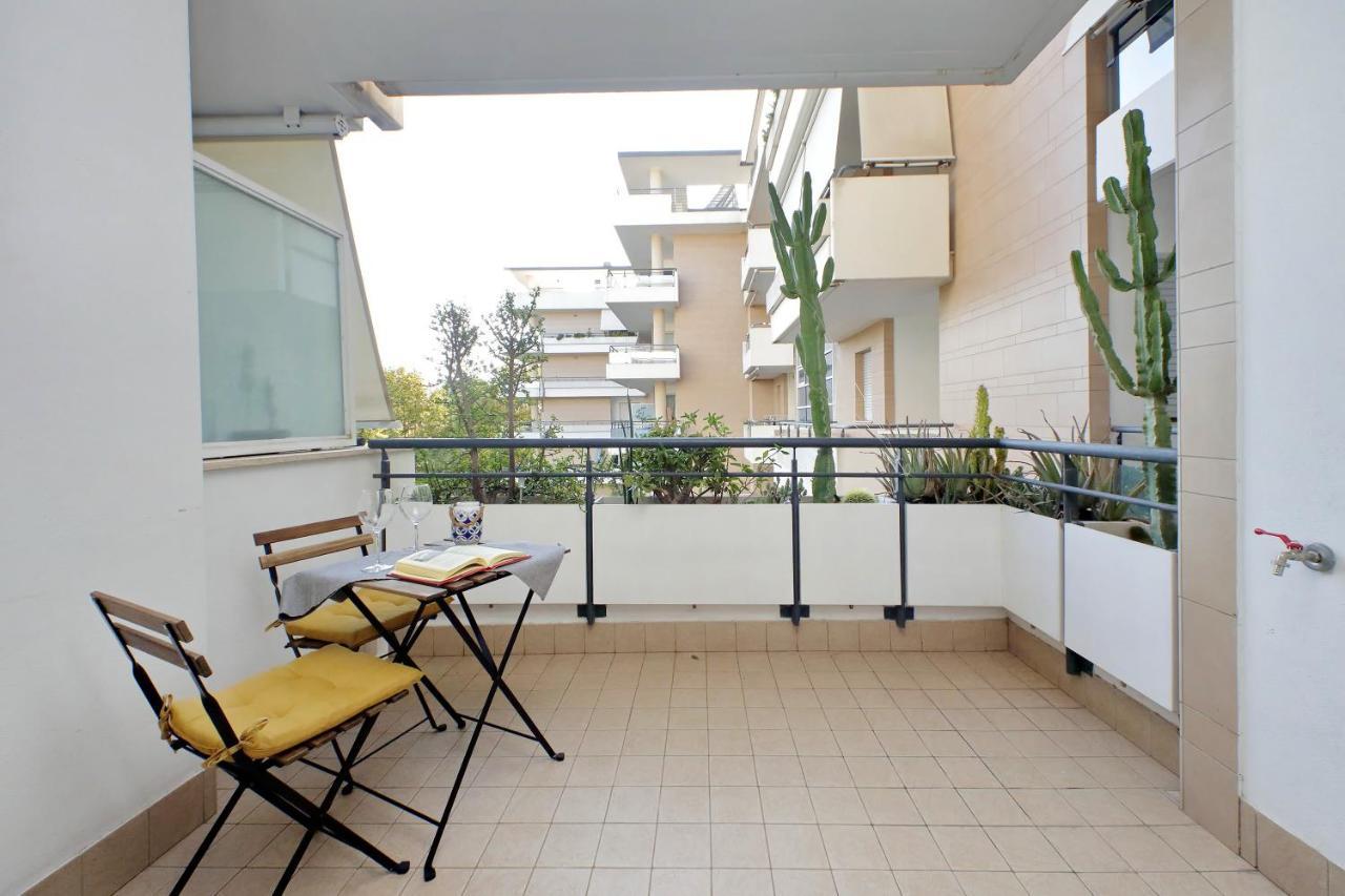 Bilocale Con Vista Sull'Aeroporto - Comodo Per Il Viaggio Fiumicino Bagian luar foto